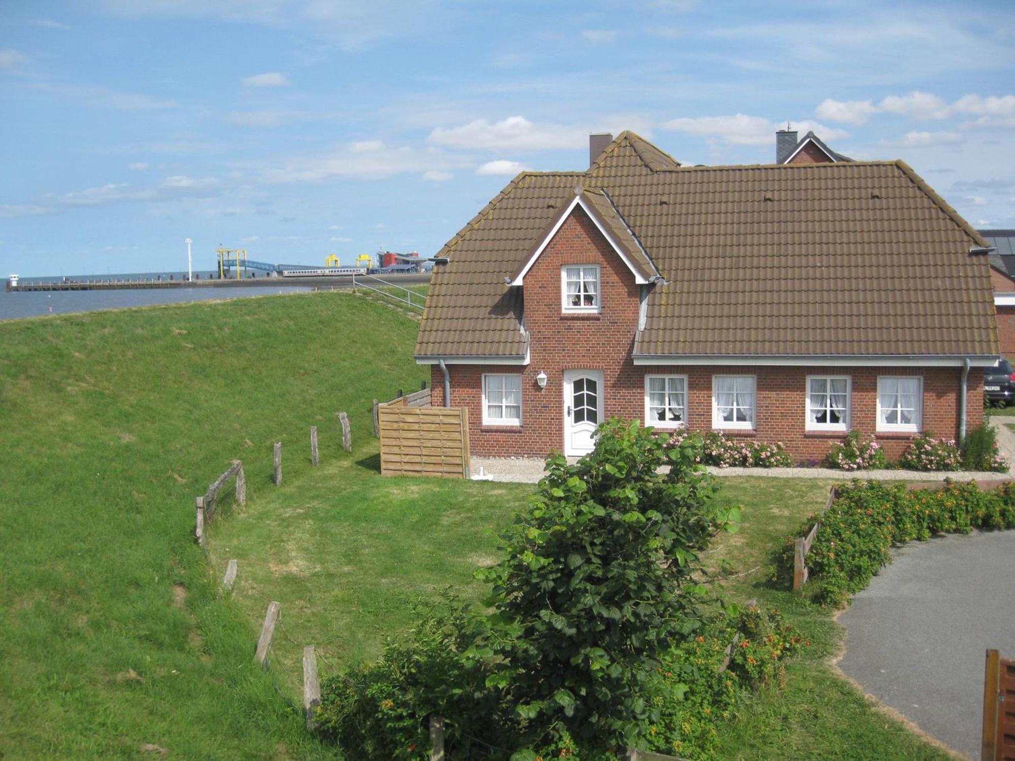 Direkt Am Deich - Ferienwohnung Oland Im Gaestehaus Am Badedeich Dagebuell Exterior photo